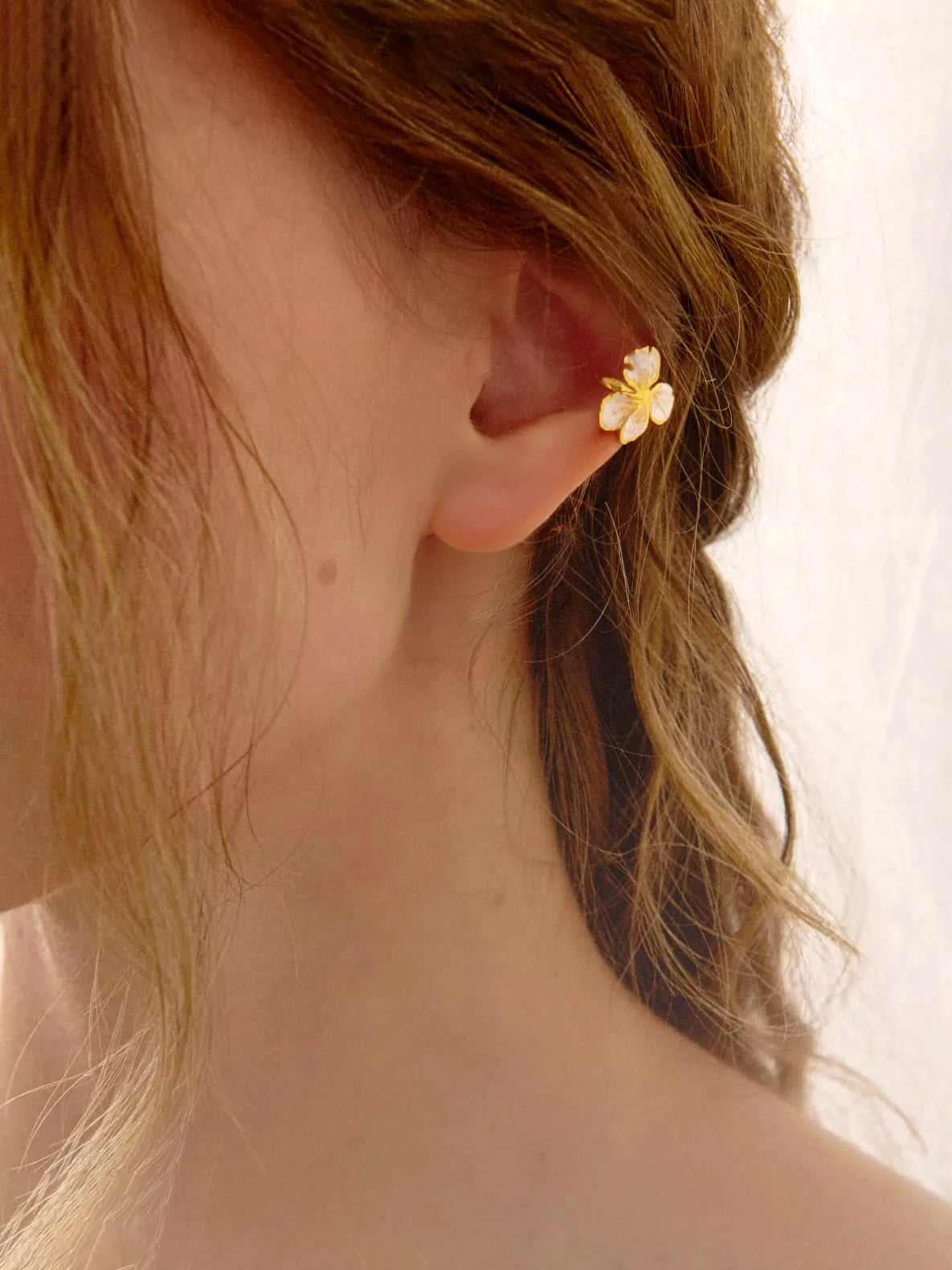 Bague d'oreille petite fleur Mily émaillée 2 Bague d'oreille petite fleur mily émaillée femme