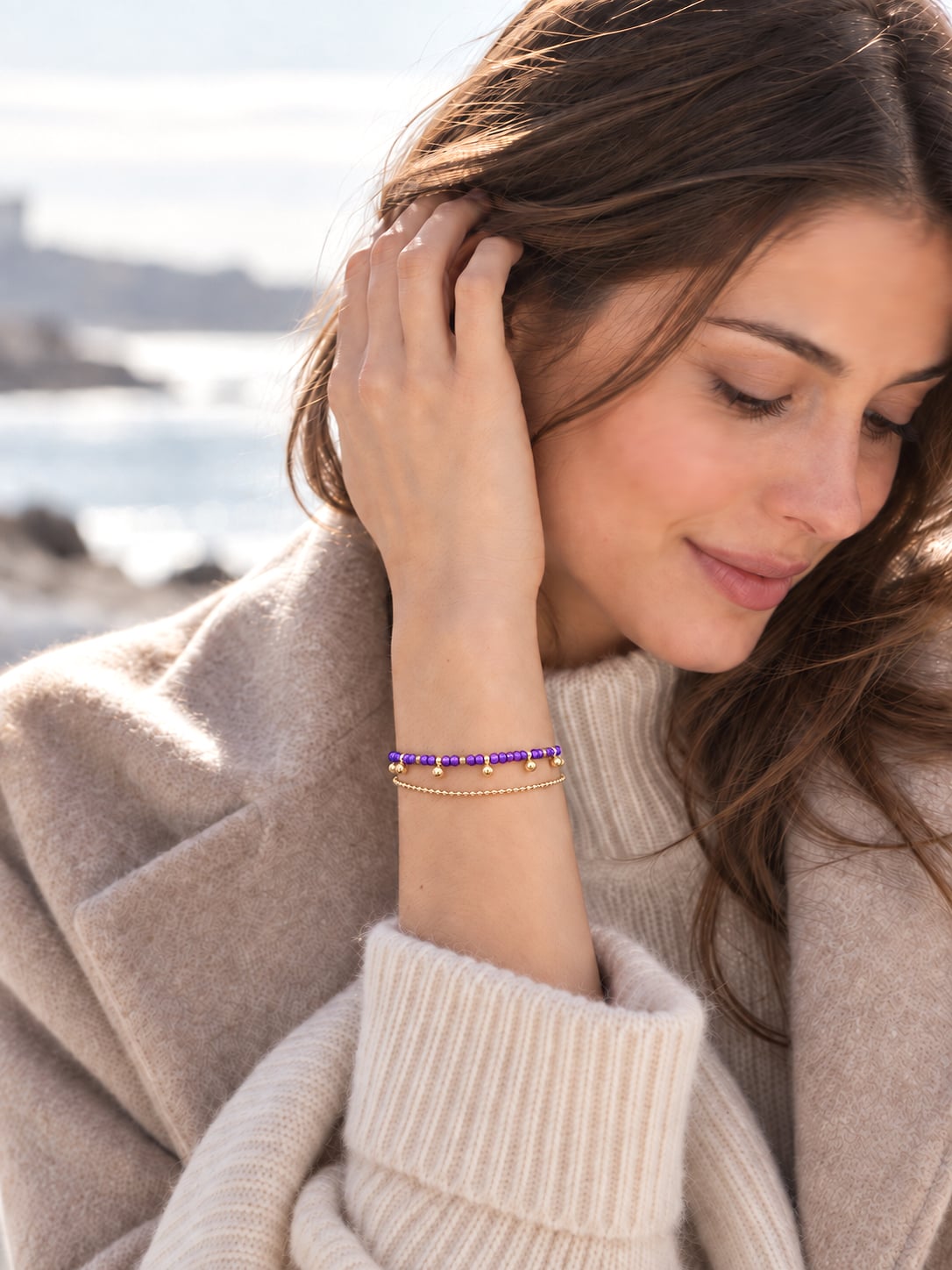 Bracelet Divine 1 tour Pépite Ultra violet 1 bracelet 1 tour Divine Pépite ultra violet, porté par une femme