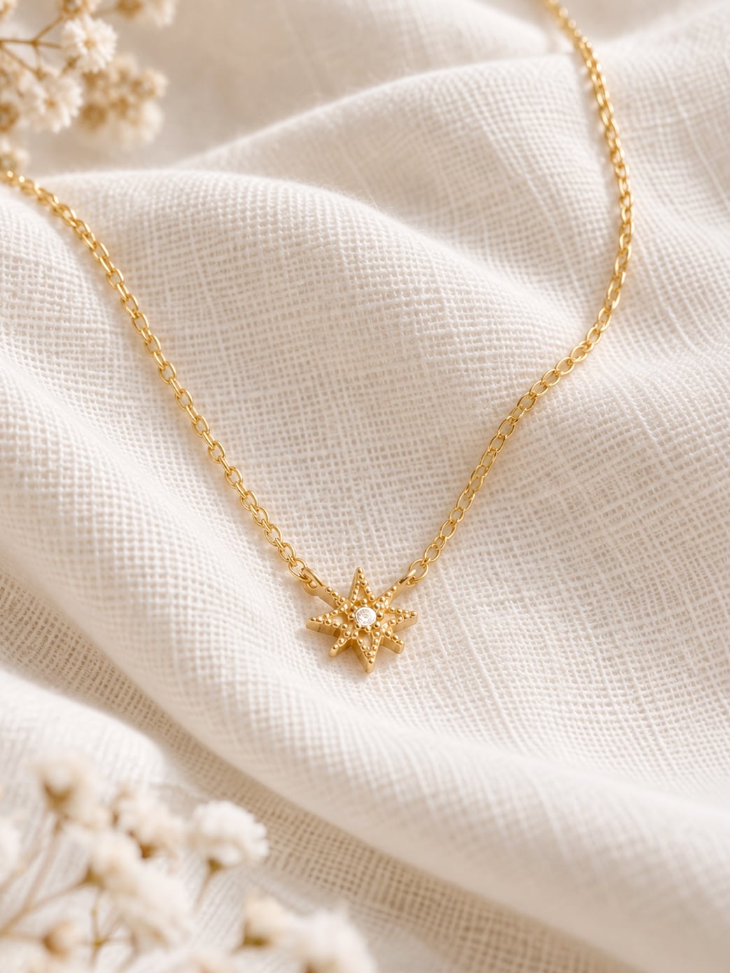 Collier étoile Islande 4 Collier islande plaqué or. Collier fin