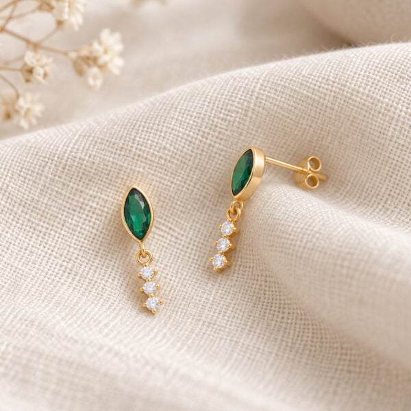 Puces d'oreilles navette verte Bruges - zoom