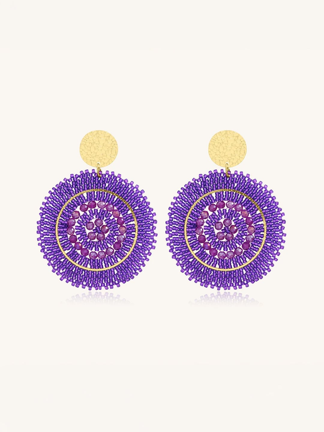 Boucles d'oreilles Espagnola Ultra violet 2 Boucles d'oreilles Espagnola ultra violet - présentation de ces boucles grand format