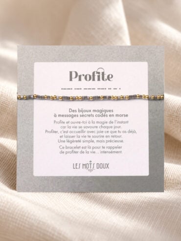 Bracelet PROFITE code morse, message secret. Présentation sur sa carte illustrée.