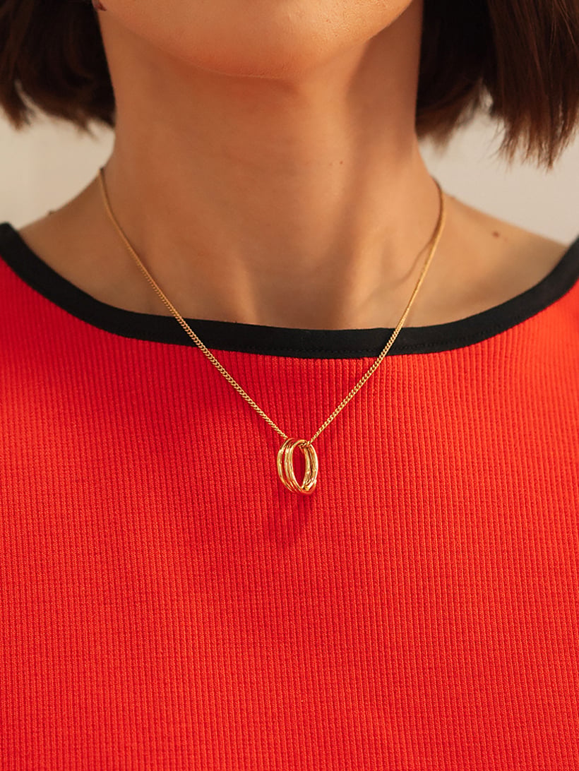 Collier doré Bolo 2 Collier doré Bolo - femme - zoom chaîne et pendentif