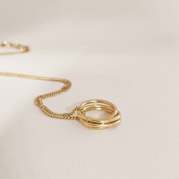 Collier doré Bolo - zoom pendentif