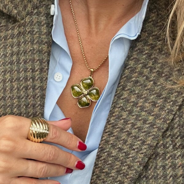 Collier Trèfle perles de verre - zoom bijou