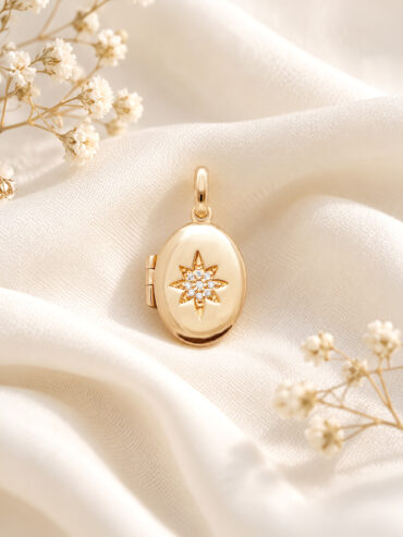 Tendances bijoux hiver 2025-2026 : la saison expliquée 8 Médaillon Rose des Vents Cassiopée : présentation